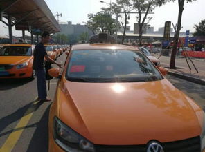 三亚出租汽车喜迎国庆，国旗飘扬彰显爱国热情